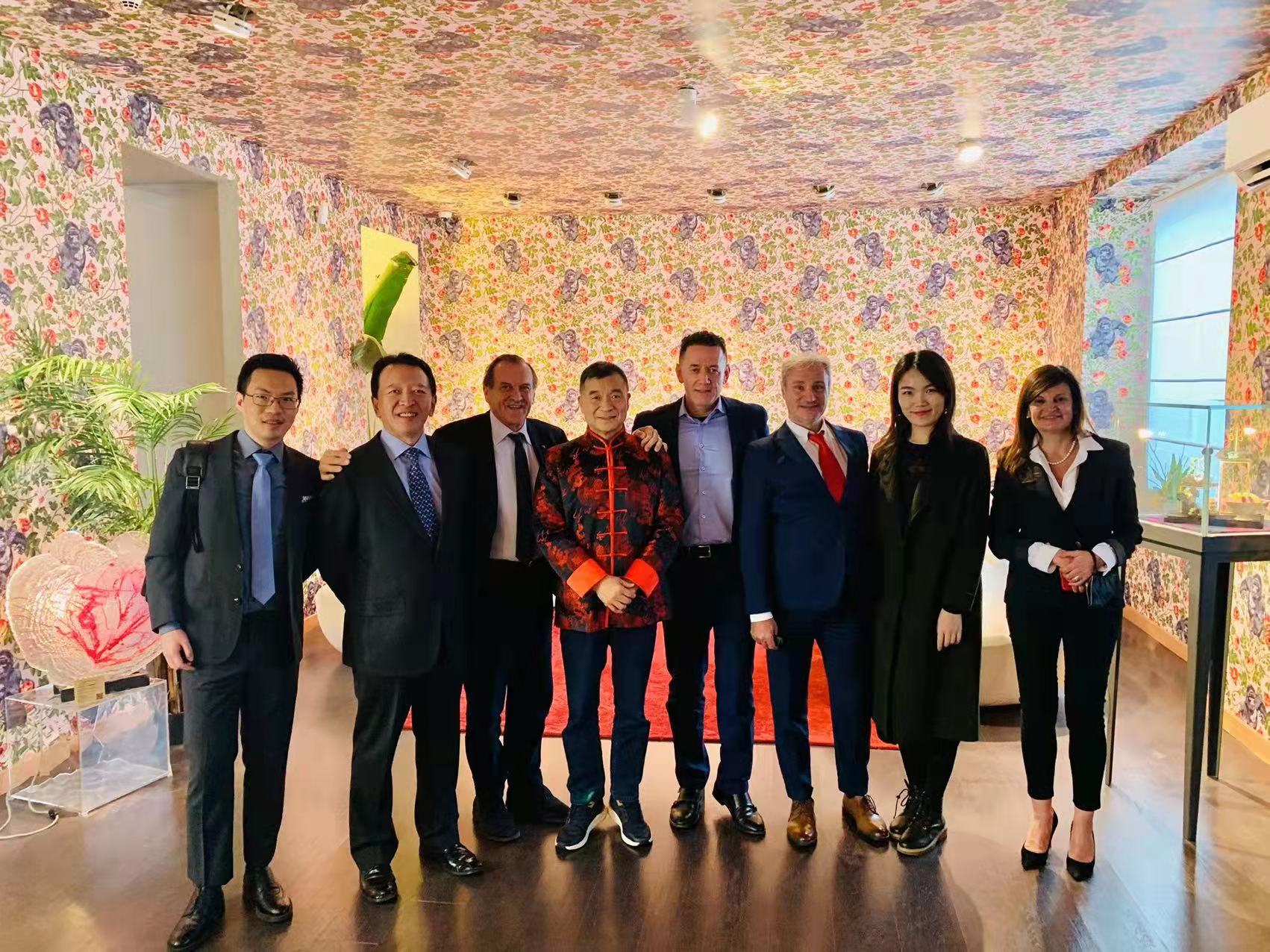 参观米兰客厅.jpg 星辰影院